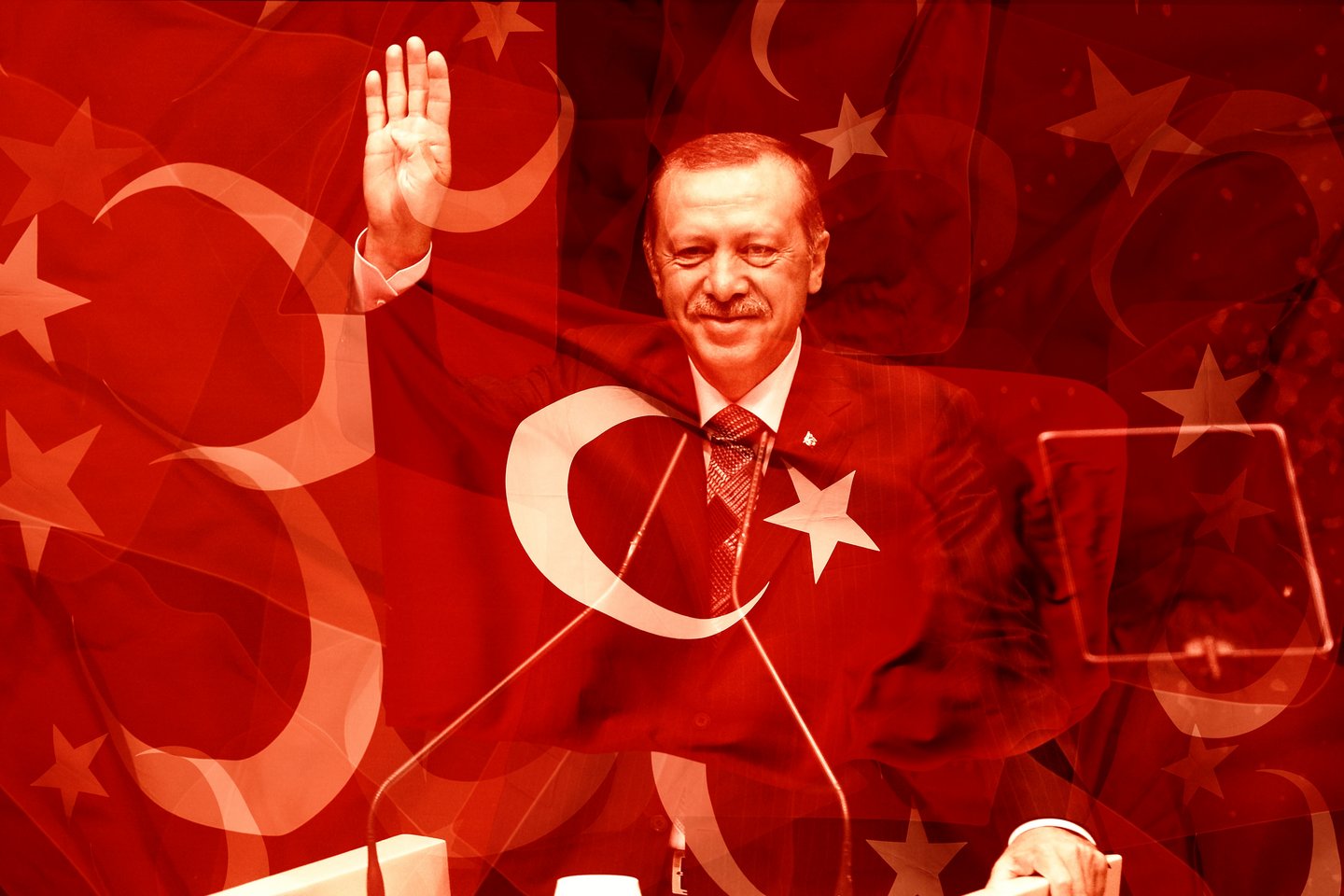 Präsident Erdogan überblendet mit der türischen Flagge