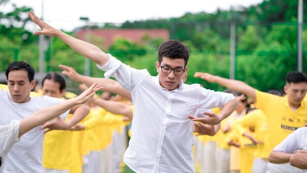 Falun Gong Praktizierende in einem Park