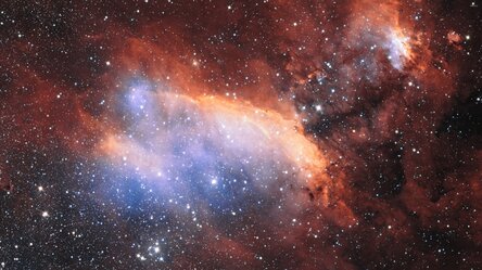 Teleskopaufnahme Nachthimmel: Sterne und bunte galaktische Nebel